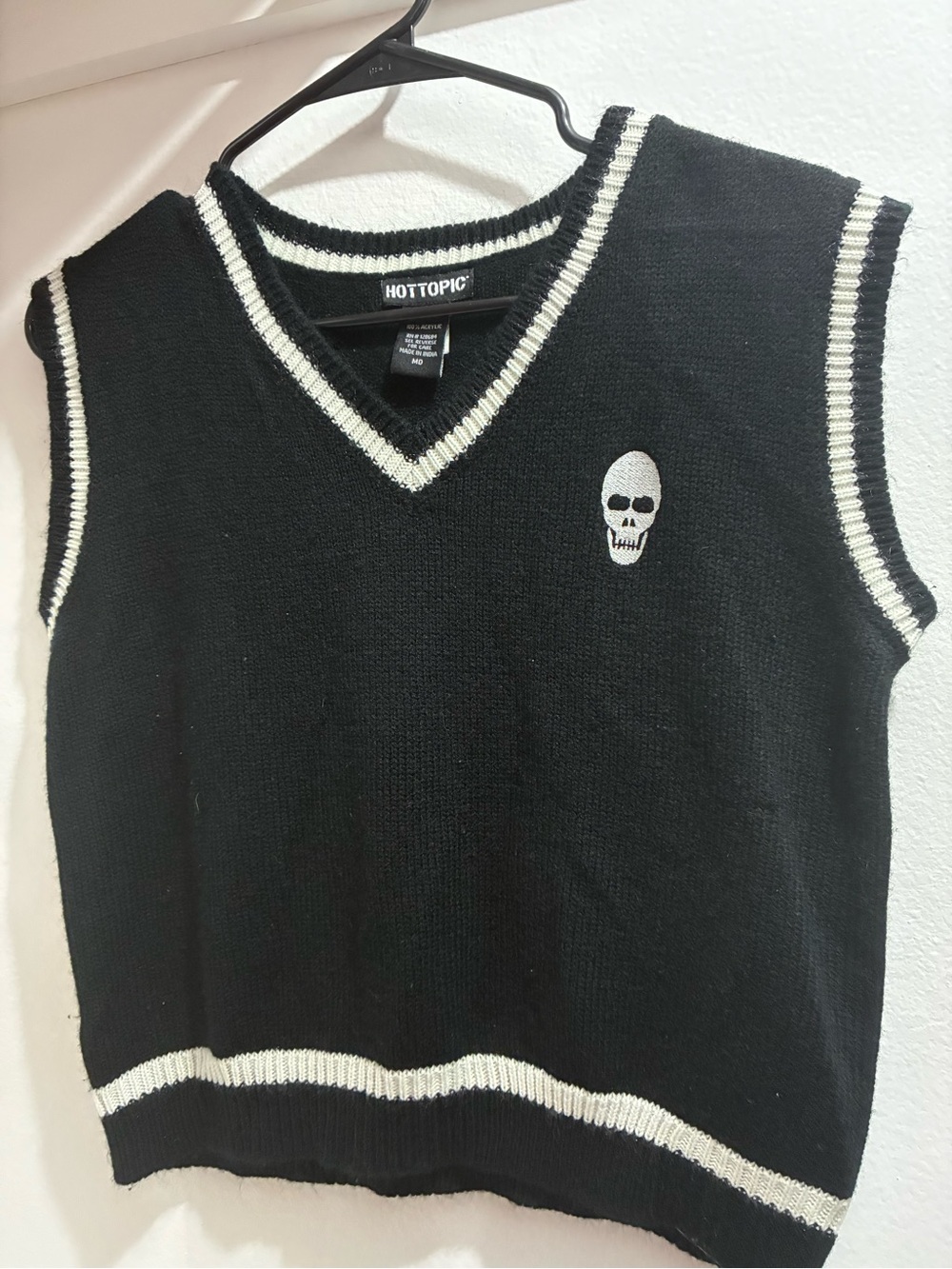 Hot Topic Black and White Skull Knit Vest